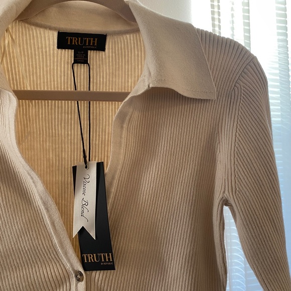 Truth by Republic Cream Ribbed Collared Sweater Size S NWT - Picture 15 of 15